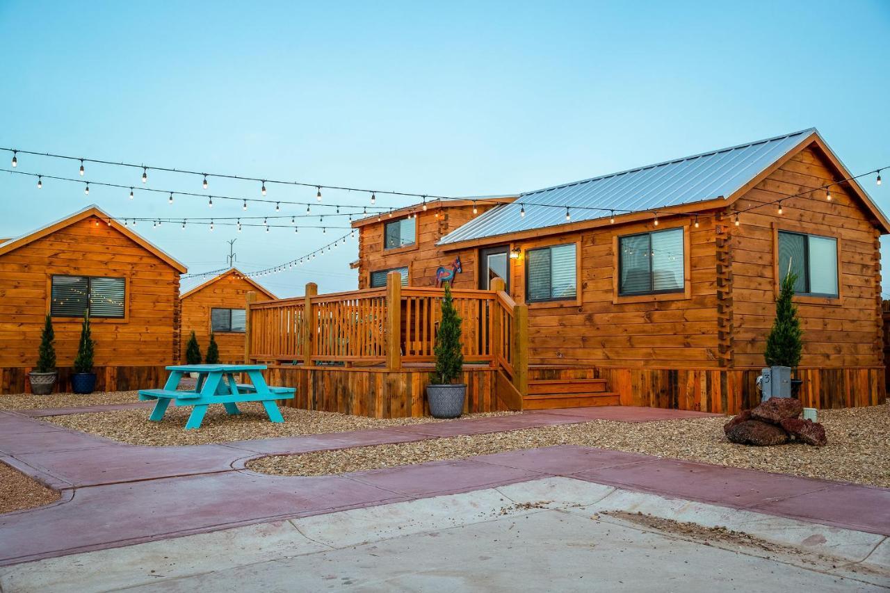 The Big Texan - Cabins And Wagons Амарилло Экстерьер фото