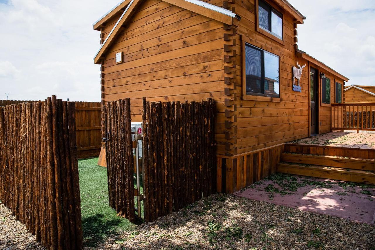 The Big Texan - Cabins And Wagons Амарилло Экстерьер фото