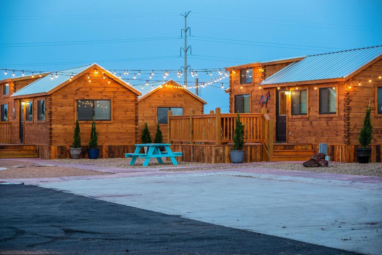 The Big Texan - Cabins And Wagons Амарилло Экстерьер фото