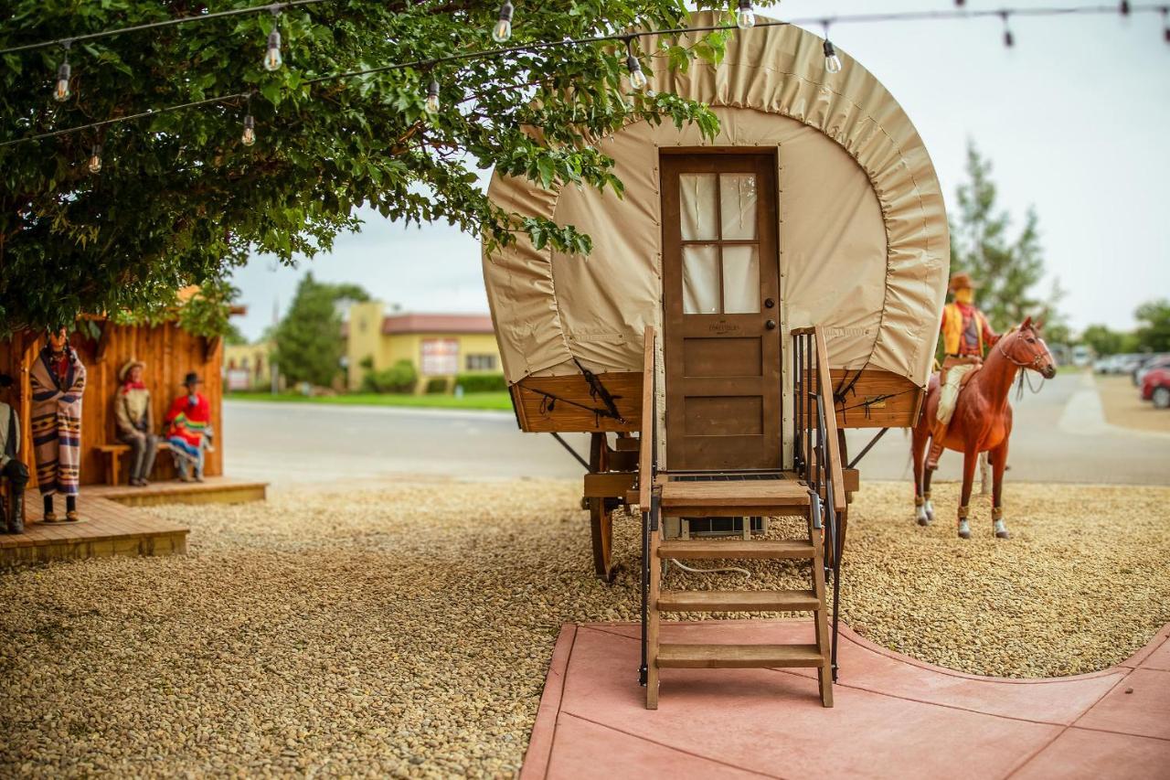 The Big Texan - Cabins And Wagons Амарилло Экстерьер фото